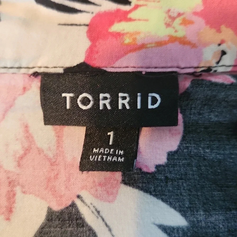 Torrid Black & Pink Floral Top - Picture 9 of 10